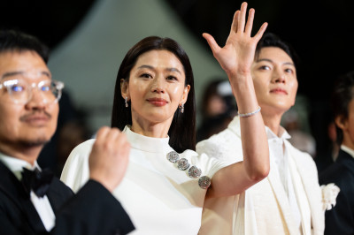 44歲兩寶媽超犯規 全智賢「短版上衣」一掀...太狠了
