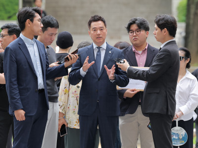 涉造謠金秀賢！橫豎金世義遭裁定羈押 民眾怒嗆：抓去關吧