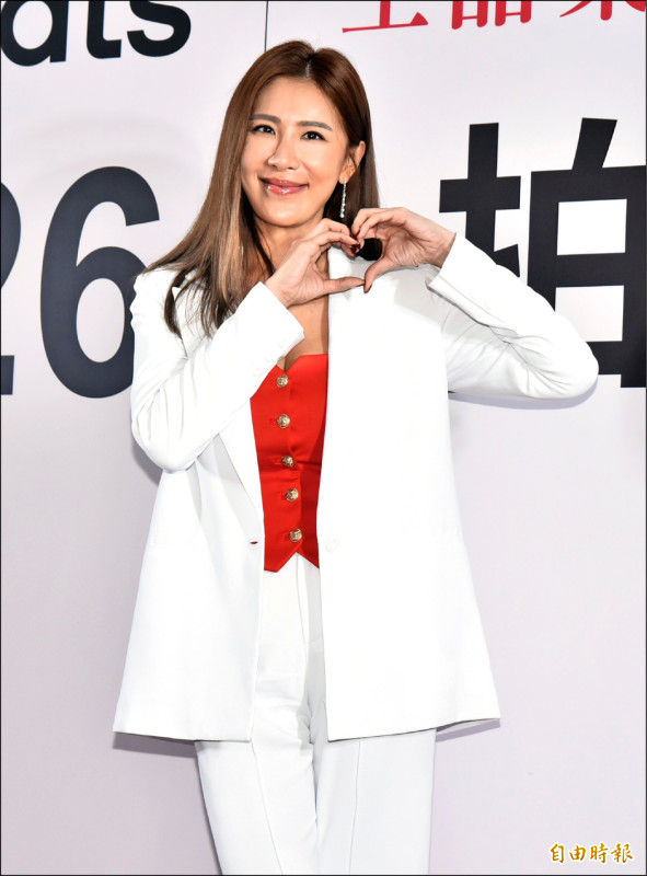 小禎姐弟戀週年甜蜜蜜 預告女兒入鏡胡來旅行社