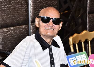中風19年！李炳輝坐輪椅暴瘦露面 認「妻疑失智」近況曝光
