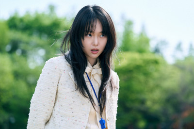 前記者變女戰神！《鐵拳教育》秦基周超狂轉型成亮點