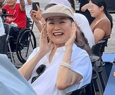 （影）71歲林青霞笑靨如花   逆齡生長開口5字寵粉