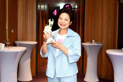 行善20年不間斷！楊貴媚奪「真善美大賞」影視公益齊見證