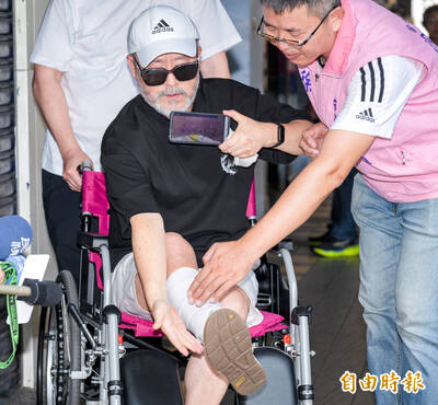 男星西門町徒步區重摔「脛腓骨全折斷」 提告並喊話蔣萬安：徹底清查