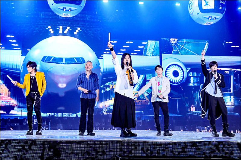 五月天重返大巨蛋 合體女神真的唱新歌-阿信預約當陳綺貞快樂小夥伴 笑虧冠佑慾火攻心