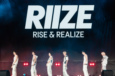 （直擊）元彬帥炸！RIIZE唱一半熱到脫了 霸氣放話「要上高雄世運」