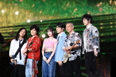 20歲最美星二代太性感 阿信脫衣救援卻被打槍了