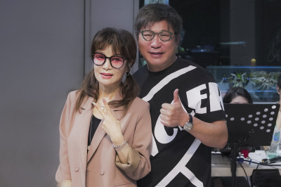 大咖女星遭秀場老闆強逼上台！被主持人整還摔下台 豬哥亮出手了