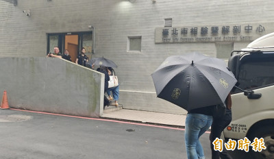 王凱驟逝今相驗查明死因 2胞姊低調現身