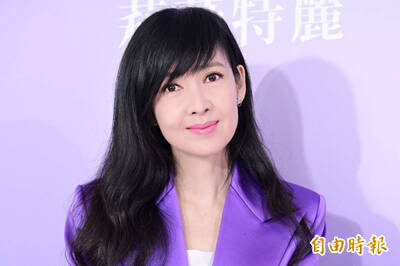 周慧敏演唱會遭譏走音掉拍？ 中國酸民：很缺錢嗎？