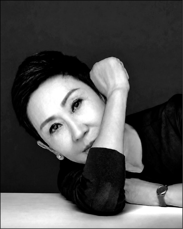香港影壇大咖送別施南生 徐克親手寫歌獻前妻