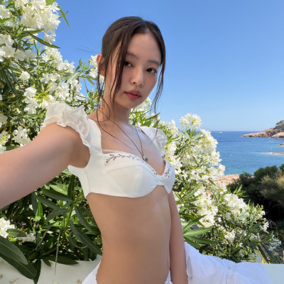 Jennie「夏日女友照」突襲放送  半天230萬人暴動