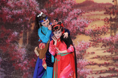 演到一半突癲癇倒地！孫翠鳳長女出院發文報平安 揭明華園「不停戲」超狂默契