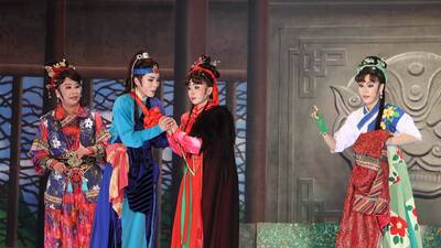 孫翠鳳女兒癲癇倒地 明華園公演爆意外劇團發聲