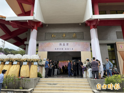 陳盈潔告別式遺照非傳統照片有原因 許富凱龍千玉表心意 陳盈潔告別式遺照非傳統照片有原因 許富凱龍千玉表心意