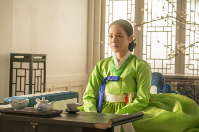 孫藝真披韓服玩「19禁心理戰」 池昌旭攻陷守寡人妻