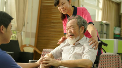謝祖武兒拍戲情緒失控!被82歲老戲骨一句話擊潰 哭到全場靜默