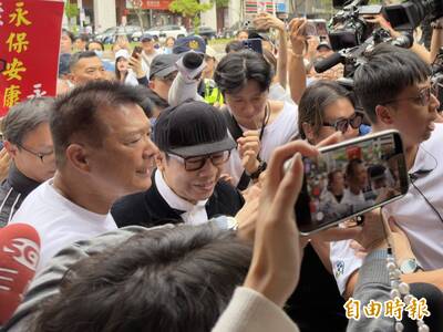 蔡康永黑西裝現身蔣萬安造勢 中國網友爆實話:他不得不去 蔡康永黑西裝現身蔣萬安造勢 中國網友爆實話:他不得不去