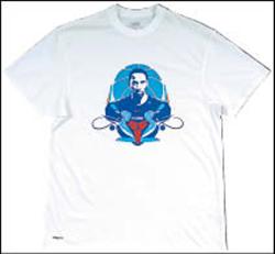 t-shirt 印上KOBE圖像,並有他個人專屬Logo及經典的響尾蛇圖案,980元。 t-shirt 印上KOBE圖像,並有他個人專屬Logo及經典的響尾蛇圖案,980元。