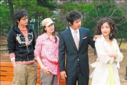 ■李泰蘭(左二)與朴海鎮(左一)、高周元、崔貞媛在「家有七公主」中有著錯綜複雜的多角關係。(八大提供) ■李泰蘭(左二)與朴海鎮(左一)、高周元、崔貞媛在「家有七公主」中有著錯綜複雜的多角關係。(八大提供)