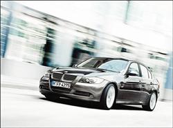 成軍不到3年,BMW車隊便首次在F1積分榜上取得領先,相當難能可貴。 成軍不到3年,BMW車隊便首次在F1積分榜上取得領先,相當難能可貴。