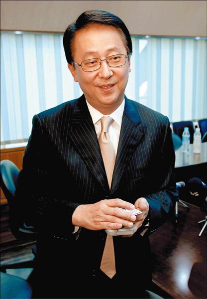 ■外傳李四端將於5月復出主播台播報新聞。(華視提供) ■外傳李四端將於5月復出主播台播報新聞。(華視提供)