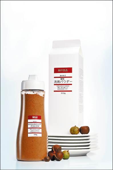 茶籽粉有除臭、分解油脂等功效，最適合用來清洗餐具，簡單的發現讓黃義棠拿下MUJI Award銅賞。