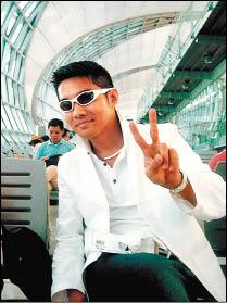 黃義棠目前是月棠設計的創意總監，專攻平面與包裝視覺，寶格麗、克蘭詩等品牌都是他的客戶。