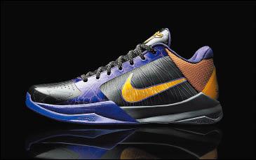 Nike Zoom Kobe V,售價4,500元。(Nike提供) Nike Zoom Kobe V,售價4,500元。(Nike提供)
