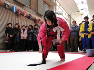 書法女孩:舞動甲子園》將於19日在台上映。(圖由CatchPlay提供) 書法女孩:舞動甲子園》將於19日在台上映。(圖由CatchPlay提供)