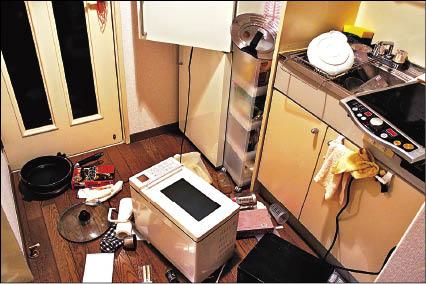 家庭親子 東京男子部屋 高處置物地震全垮了 自由娛樂 家庭親子 東京男子部屋 高處置物地震全垮了 自由娛樂