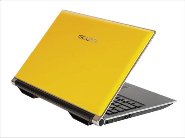 Gigabyte P2532設計概念來自頂級跑車的流線外型，售價44,900元。