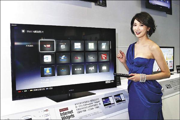 連續五年蟬聯GfK調查台灣市占第一名的Sony電視，其Sony Internet TV自4月底後將新增Facebook與Twitter等社群平台，可無限擴充個人化的線上娛樂資料庫。
