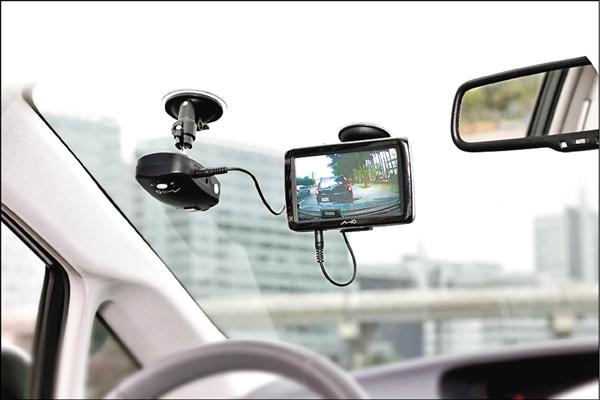 部分行車紀錄器可搭配導航機使用。圖為Mio Drive Recorder。