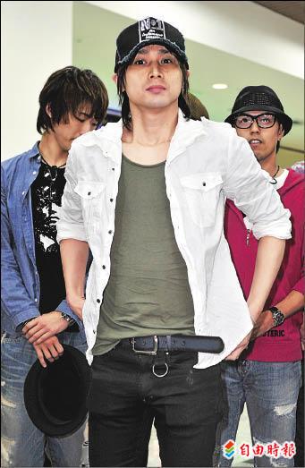 大胆不敵 再集計 白い 堂本 光一 帽子 埋め込む 好戦的な 厚くする