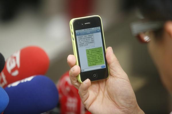 高凌風與金友莊簡訊對話內容。(記者劉榮攝) 高凌風與金友莊簡訊對話內容。(記者劉榮攝)