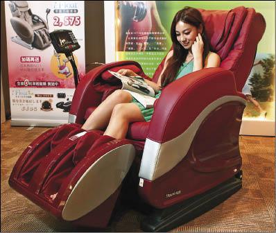 高島極勁道2代按摩椅特仕版A-169，原價108,000元，特價68,800元，贈送市價7,800元MINI磁控車。
