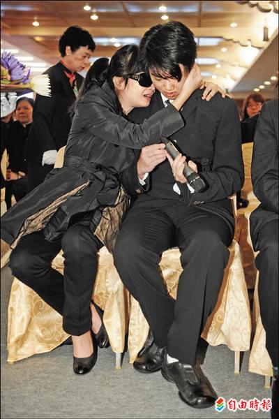 難捨潘安邦兒美聲高歌憶父 自由娛樂