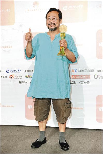 陳明章以「花漾」拿下第24屆傳藝金曲獎最佳跨界音樂專輯獎。