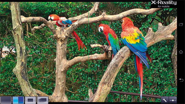 〈畫質提升〉Sony螢幕畫質最好的一款手機。右邊是經過X-Reality for Mobile技術優化處理的畫面。