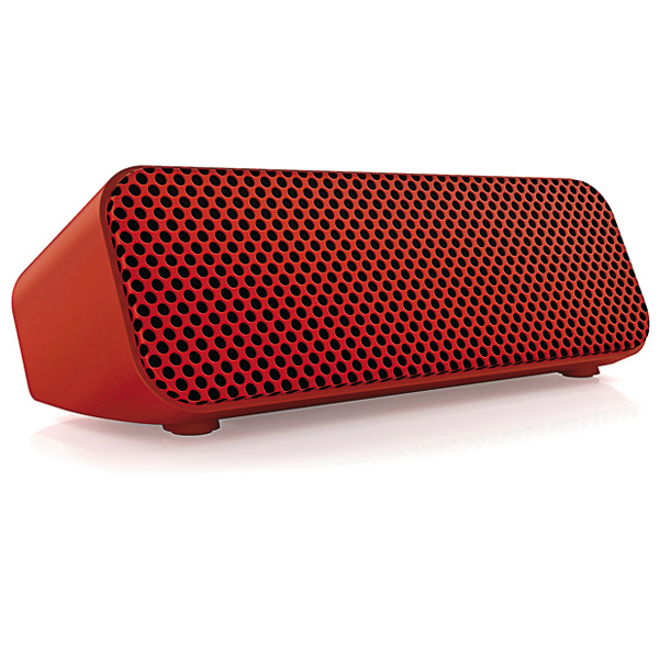 飛利浦SBT75 主打重低音強調採用飛利浦wOOx 技術，讓可攜型喇叭也能擁有重低音效果。支援藍牙。售價3,990元。