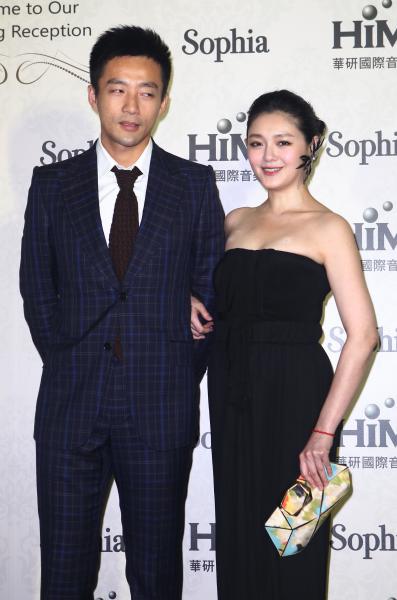據傳,汪小菲曾於2010年拜訪玄學大師武妍彤(小武),請示何時將成家、當爸,沒想到小武料事如神,明示2014年5月大S會生第一胎,而汪小菲日前再赴北京,親自向小武道謝。(資料照) 據傳,汪小菲曾於2010年拜訪玄學大師武妍彤(小武),請示何時將成家、當爸,沒想到小武料事如神,明示2014年5月大S會生第一胎,而汪小菲日前再赴北京,親自向小武道謝。(資料照)