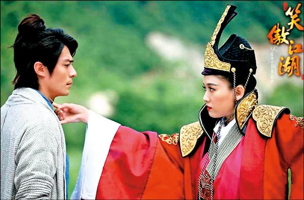 陳喬恩(右)與舊情人霍建華合作「笑傲江湖」,首場戲就意見分歧。(八大提供) 陳喬恩(右)與舊情人霍建華合作「笑傲江湖」,首場戲就意見分歧。(八大提供)