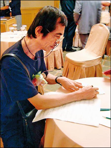李泰祥生前雖罹患帕金森氏症，仍繼續創作，說要趁著身體還可以的時候，寫下感動自己的音樂。（資料照）