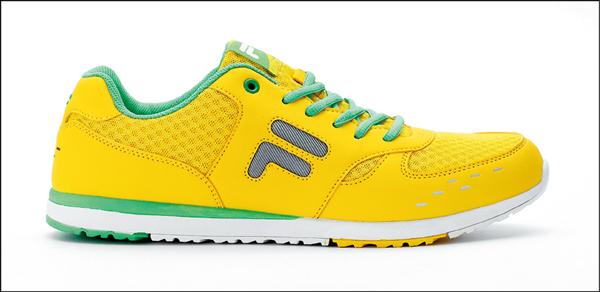 FILA世足賽限定紀念男慢跑鞋，巴西款，1,880元。