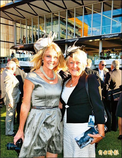 馬術活動場中，女士們的帽飾是矚目焦點，雪梨地區的打扮沒有其他國家誇張，多半是典雅造型。（記者古明弘攝）