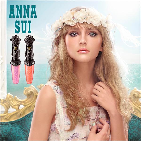 ANNA SUI以跳躍的眼妝與鏡面唇妝，打造夏日活力妝感。（圖片提供：ANNA SUI）