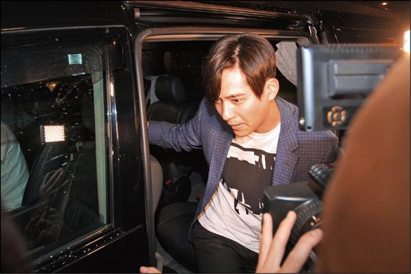 周渝民空運杜琪峰最愛的台灣豬腳，為他賀壽。（東方新地提供）