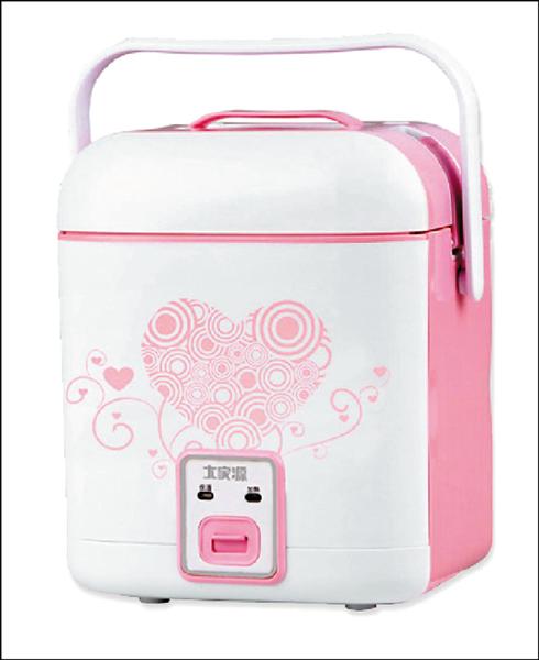 【大家源TCY-3012 附蒸菜盒】2人份，附蒸菜盒，方便加熱菜餚。可攜式提把設計，方便移動。原價1,290元，特價1,280元，燦坤快3網路旗艦店。