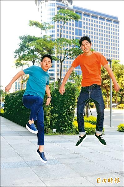 詹懷雲(右)與魏漢鼎只有16歲,第一次演電影,第一次做宣傳,一切都很新鮮。(記者趙世勳攝) 詹懷雲(右)與魏漢鼎只有16歲,第一次演電影,第一次做宣傳,一切都很新鮮。(記者趙世勳攝)